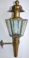 cca 1920 Falra erősíthető réz fiákerlámpa metszett üveg ablakokkal, apró sérülésekkel /  Brass and glass wagon lamp, 40cm