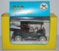 Velox 1906 típusú Igra csehszlovák műanyag autómodell eredeti dobozában /  Czechoslovakian plastic model car in original box, 12x8x5cm