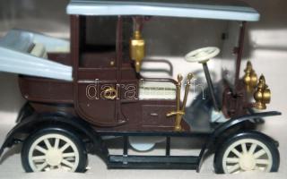Velox 1906 típusú Igra csehszlovák műanyag autómodell eredeti dobozában / 
Czechoslovakian plastic m...