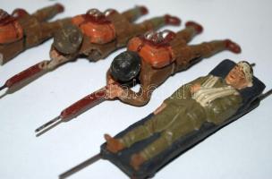 cca 1950 II. világháborús festett kerámia terepasztalkatonák, többségük sérült / 
World War II paint...