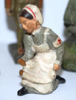 cca 1950 II. világháborús festett kerámia terepasztalkatonák, többségük sérült / 
World War II paint...