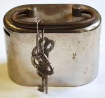 Régi fém persely kulccsal /  Vintage money box with key, 9x6,5x5cm