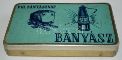 VIII. Bányásznap fém cigarettás doboz a Lágymányosi Dohánygyártól, 7x11x2cm