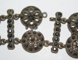Cca 1900 virágmintás karkötő, apró hibákkal, h:14 cm