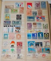 Főleg külföldi levélzárók, segélybélyegek, okmánybélyegek, számlabélyegek, stb sok száz darab, 24 la...