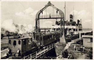 Warnemüde Zug aufs Schiff fahrt