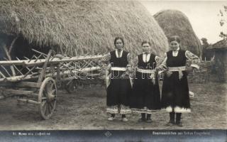 Bulgarian folklore, peasant girls from Sofia