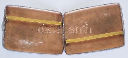 cca 1960 Fém cigarettatárca Csehszlovákia gravírozott térképével / 
"Ceskoslovensko" metal...