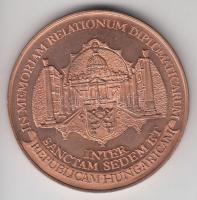 1990. "A Szent Szék és a Magyar Köztársaság közötti diplomáciai kapcsolat felvételének emlékére...