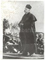 cca 1940 Pollák Miksa (1868-1944) a soproni neológ izraelita hitközség rabbija szertartás közben (sérült) /  Miksa Pollák rabbi and historian during ceremony (minor damage), 18x13cm