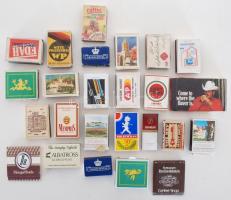 Egy doboznyi, több száz darab gyufásdoboz tartalommal