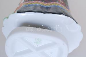 Népviseletes asszony, kézzel festett jelzett Hollóházi porcelán figura, jelzett (alján apró lepattan...