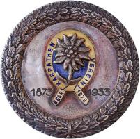 1933. "Karpathen Verein" ezüstözött és zománcozott emlékplakett adományozói dísztokban, hátlapján gravírozással. "30 éves Tátrairodalmi Működésért DR. KOMARNICKI GYULA Urat Tiszteletbeli Taggá Választotta  1935. VIII. 18.-án A Karpathenverein" (71mm) T:2 Hungary 1933. Karpathen Verein silver plated and enamelled commemorative plaque for Dr. Gyula Komarnicki in original box (71mm) C:XF