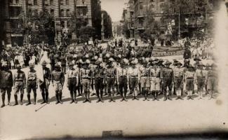 1932 Budapest Őrségváltás a Szabadság téren, katonai zenekar, cserkészek, photo