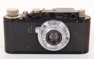 1932 Leica II típusú fényképezőgép eredeti Leitz Elmar f 3,5/50mm objektívvel, lencsevédővel; a zár ...
