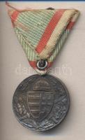 1918. Magyar Háborús Emlékérem kardokkal,sisakkal "Pro Deo et Patria" ezüstözött Br kitünt...