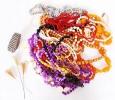 Bizsu nagy tétel: 16 db nyaklánc, 3 db kalaptű és egy karkötő