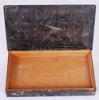 Ezüstözött iparművész díszdoboz a fedelén Budapest látképét ábrázoló plakettel, fa béléssel (a fedél...