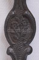 Domborműves díszes ón kanál / 
Decorative tin spoon with miniature bas relief, 20cm