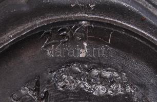 Ón tálka domborműves vadászjelenettel / 
Tin plate with hunting scene, 10cm