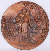 "Der Trompeter von Säckingen", szerelmi jelenet, rezezett fém falidísz /  Love scene, copper plated metal wall plaque, d: 24cm