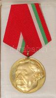 Bulgária 1982. &quot;Dimitrov Jubileumi Medál&quot; aranyozott kitüntetés dísztokban T:1- Bulgaria 1982. &quot;Jubilee Medal for the 100th Anniversary of the Birth of Georgi Dimitrov&quot; gilt medal in case C:AU