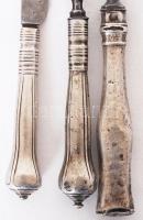 Cca 1850 Ezüst (Ag.) evőeszközök, kettő villa és egy kés, nagy villa jelzett, bruttó: 195 gr, viselt...