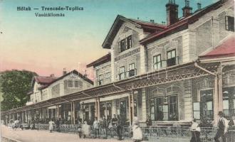 Hőlak, Trencsén-Tepla railway station