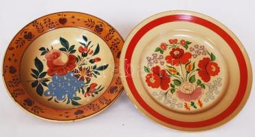 Kézzel festett mázas Bélapátfalva kerámia dísz tányér d:23 cm és egy Hollóházi "Nőnap" feliratú tányér d:24 cm