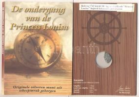 Bolívia 1743 körül 1R Ag, az elsüllyedt "Princess Louisa" hajóról dekoratív emléklapon T:3 Bolivia ~1743 1 Real Ag, silver coin from the sunk ship "Princess Louisa" with certificate in folder C:F