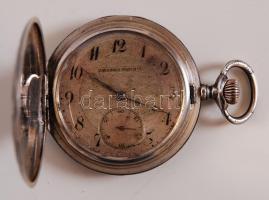 1902-1922 Tavannes svájci duplafedelű ezüst (Ag) zsebóra 800-as svájci tisztaságjelzéssel és bécsi behozatali jeggyel ellátva, gyönyörű szecessziós niello-díszítéssel, fém számlappal, másodpercmutatóval. Jól jár, egy-két apró kopást leszámítva szép állapotú /  Swiss silver hunter case pocket watch with 800 fineness Swiss hallmark and Viennese import mark, has a beautiful art nouveau niello decoration and metal dial. Works well, minor faults but very nice condition