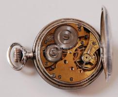 1902-1922 Duplafedelű ezüst (Ag) zsebóra a Monarchia behozatali jegyével ellátva, lovakat ábrázoló j...