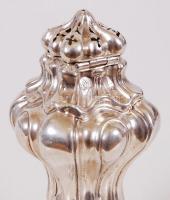 1858 Antik ezüst (Ag) borsszóró 13 latos bécsi tisztaságjelzéssel és mesterjeggyel / 
Antique silver...