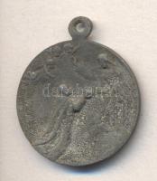 1915. "Szent István felajánlja a Szent Koronát a Boldogságos Szűz Máriának / I. Ferenc József felajánlja a koronát Jézus Krisztus Szentséges Szívének" cink emlékmedál (29mm) T:3