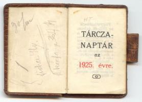 1925 Tárcanaptár igényes egészbőr kötésben, az első táblán bakelit díszítéssel, bőr ceruzatartóval, ...
