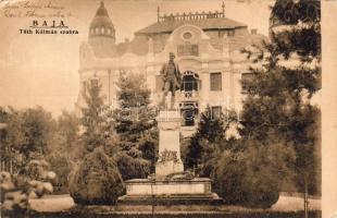 Baja Tóth Kálmán szobra