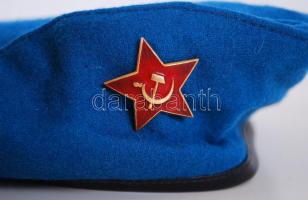 Orosz barettsapka (59): kék (szárazföldi egység), sarló-kalapácsos jelvénnyel