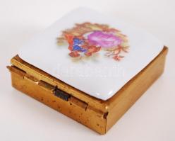 Mini porcelán betétes réz púderos dobozka, tükrös belül, jó állapotban, 4×4 cm