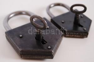 Háború előtti Elzett márkájú lakat a kulcsokkal