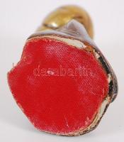 Ismeretlen alkotó: Cca 1950 Imádkozó pasa, réz, magasság: 10 cm