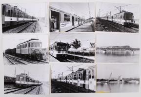 1991 30db fekete-fehér fotó személy-, ill. teherszállító HÉV-szerelvényekről, 9x14cm