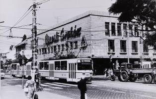 1985 37db fekete-fehér fotó a 10-es villamosról, 9x14cm