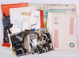 Sirokmány Lajos sportújságíró hagyatékából származó kb 250 sajtófotó, főleg az 1960-70-es évek öttusa és tornász versenyeiről, egyéb újságok és iratok is. Érdemes átnézni!