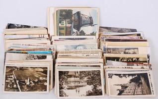 kb 400 db vegyes, főleg háború előtti városképes és motívum képeslap