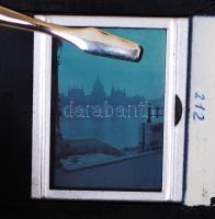 cca 1940 47db színes diapozitív korabeli tárolódobozban budapesti és bécsi városképekkel, családi és...