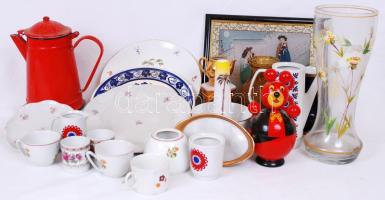 Hatalmas porcelán tétel. két nagy zöldségesládányi vegyes porcelán. Érdemes átnézni