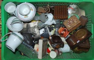 Hatalmas porcelán tétel. két nagy zöldségesládányi vegyes porcelán. Érdemes átnézni