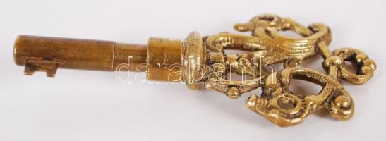 Díszes kulcs alakú réz öngyújtó / 
Brass lighter in the shape of a decorative key, 10cm