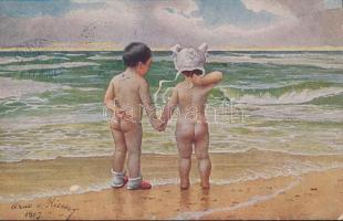 32 db régi motívumlap, közte több romantikus tematikájú párokról és gyerekről