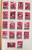 1100 db külföldi, 800 db magyar túlnyomó része sorozatokban, lapokra feldogozva rugós albumfedélben